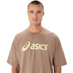 Polo ASICS Graphic Relaxed Tee Taupe Grey Hombre - 3